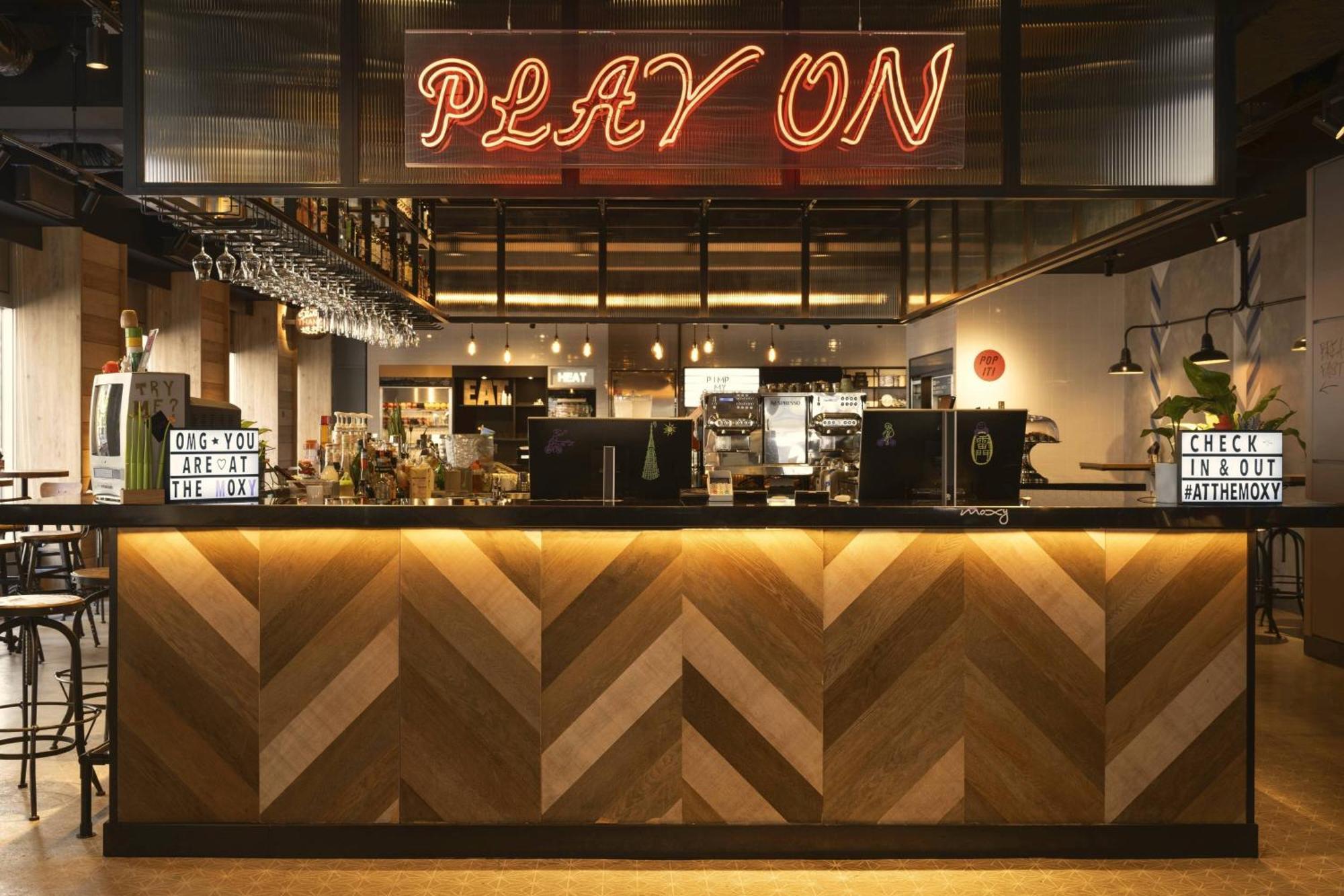 Отель Moxy Tokyo Kinshicho Экстерьер фото